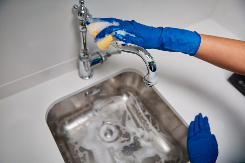 Understanding the etiquette of a clean home service.