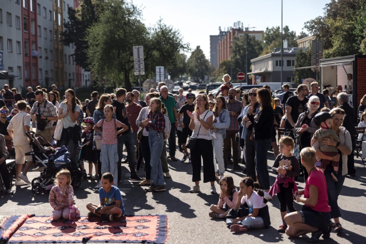 Discover the Vibrant Neighborhood Communities in Prague: Unlocking the Secrets of Sousedské Komunity