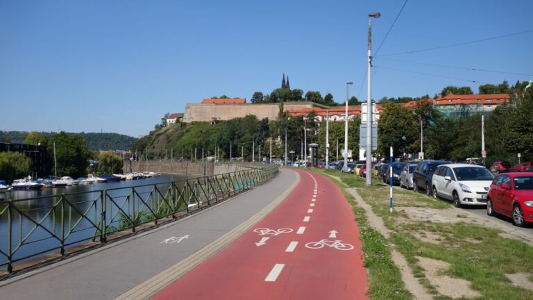 Chytré cesty Prahou: cyklostezky a veřejná doprava jako nová era městské mobility