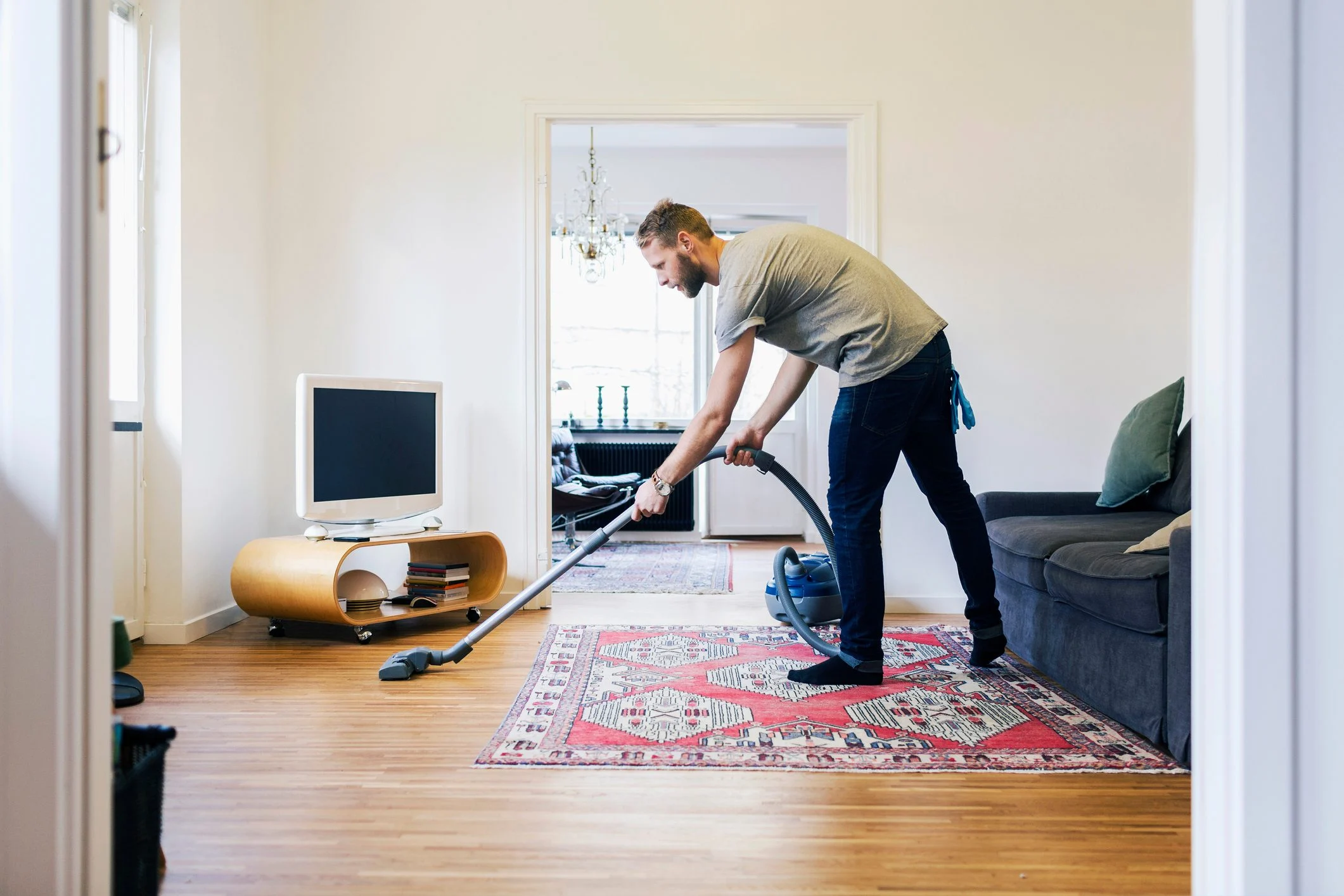 How to save money on house cleaning? 10 smart tips to make your routine cheaper and more efficient