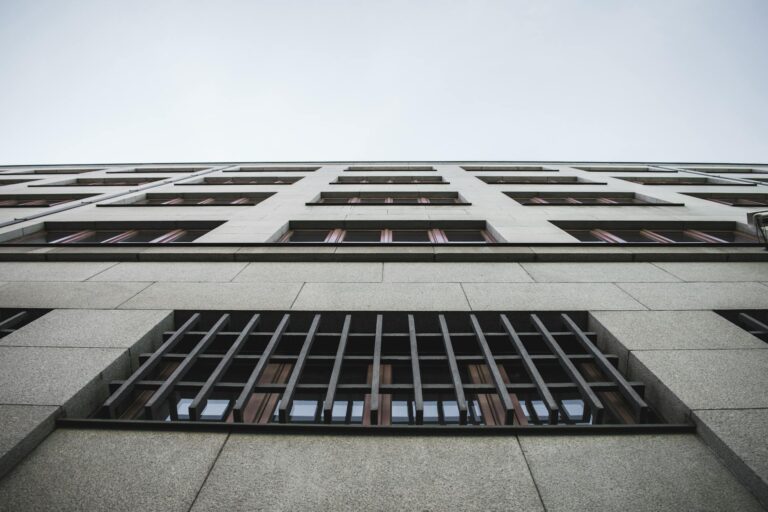 Kolik stojí mytí oken v Praze? Kompletní průvodce cenami a službami