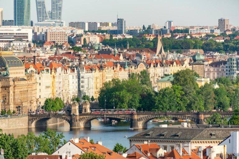 Kolik stojí úklid bytu v Praze? Kompletní průvodce cenami a službami