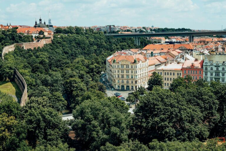Kolik stojí úklid bytu v Praze: Průvodce cenami a tipy pro výběr služby