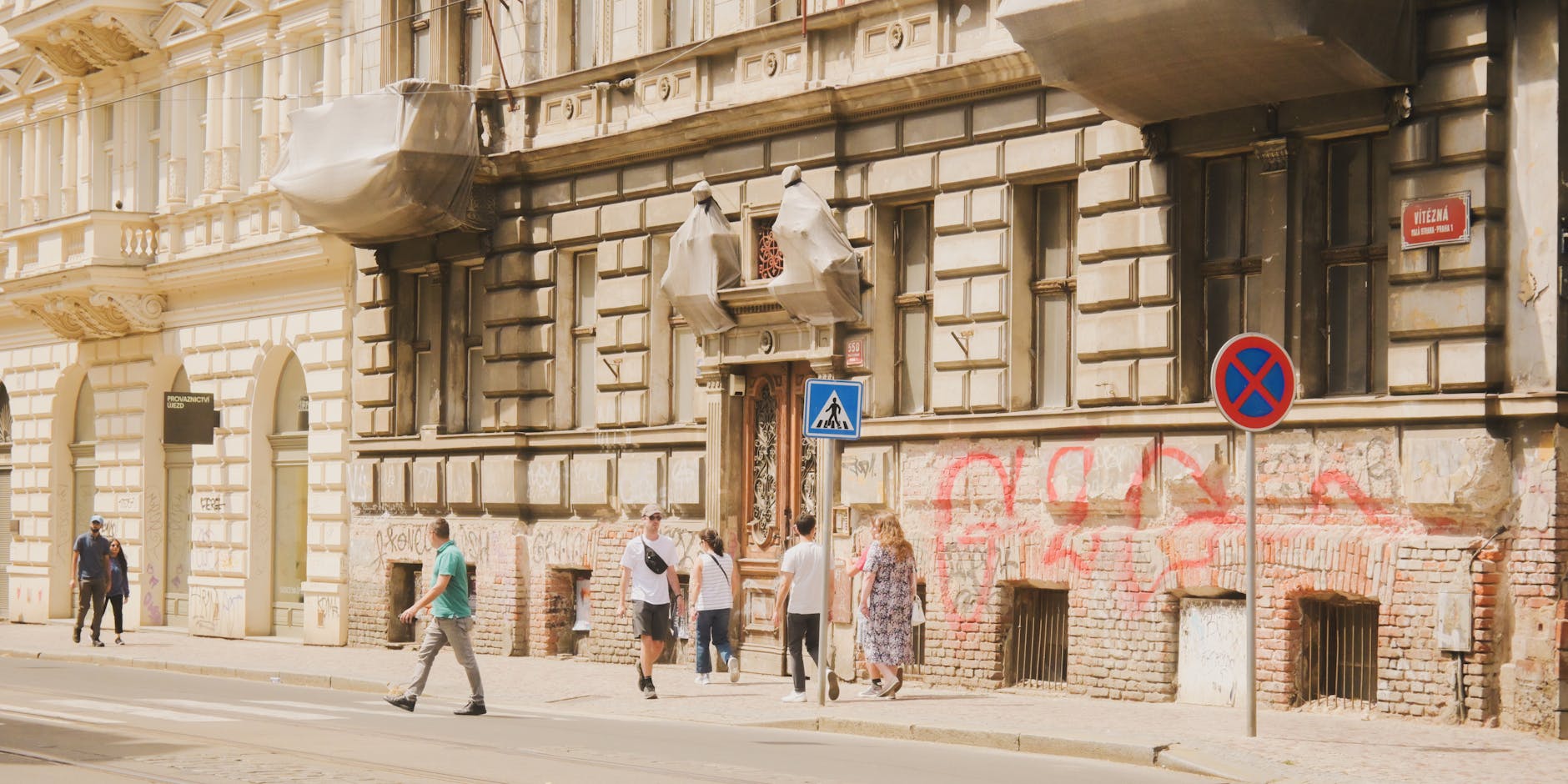 Kolik stojí úklid bytu v Praze? Průvodce cenami a službami